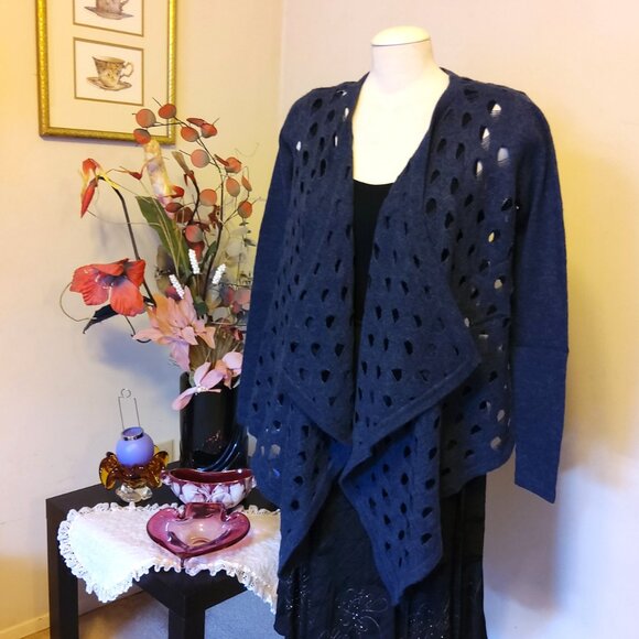 NWT mac & jac Women’s Blue Lightweight Long Sleeve Crochet Cardigan Sweater M - Picture 4 of 7